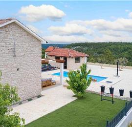 2 bedroom villa with pool near Skradin, sleeps 5